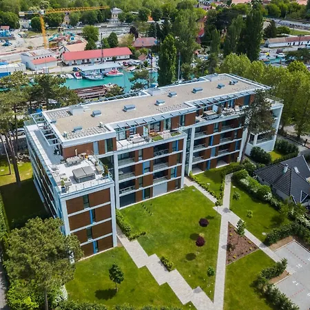 Апартаменты Mf Port Azur Wellness Шиофок